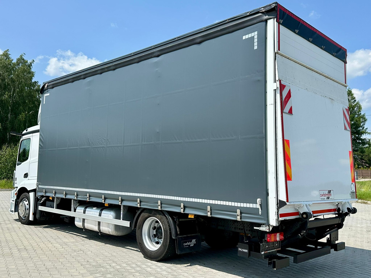 MERCEDES-BENZ ACTROS 1833 / FIRANKA / WINDA / 18 PALET / AUTOMAT / 310 TYS KM / DUŻY SILNIK / 2020 ROK / SYPIALKA - Kapellbil: bild 4 MERCEDES-BENZ ACTROS 1833 / FIRANKA / WINDA / 18 PALET / AUTOMAT / 310 TYS KM / DUŻY SILNIK / 2020 ROK / SYPIALKA - Kapellbil: bild 4