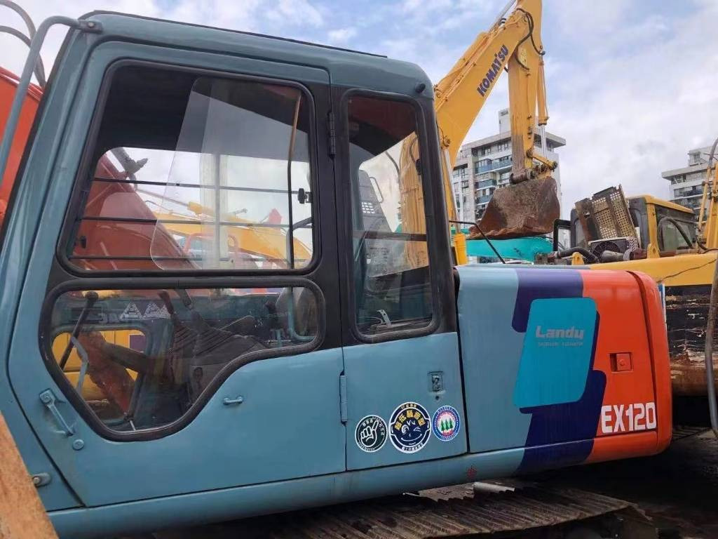 Hitachi EX 120-3 - Bandgrävare: bild 2 Hitachi EX 120-3 - Bandgrävare: bild 2