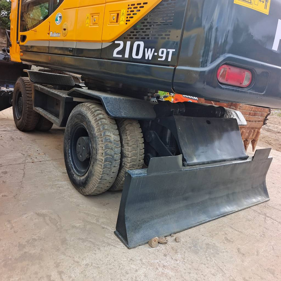 Hyundai 210W-9 - Grävmaskin på däck: bild 2 Hyundai 210W-9 - Grävmaskin på däck: bild 2