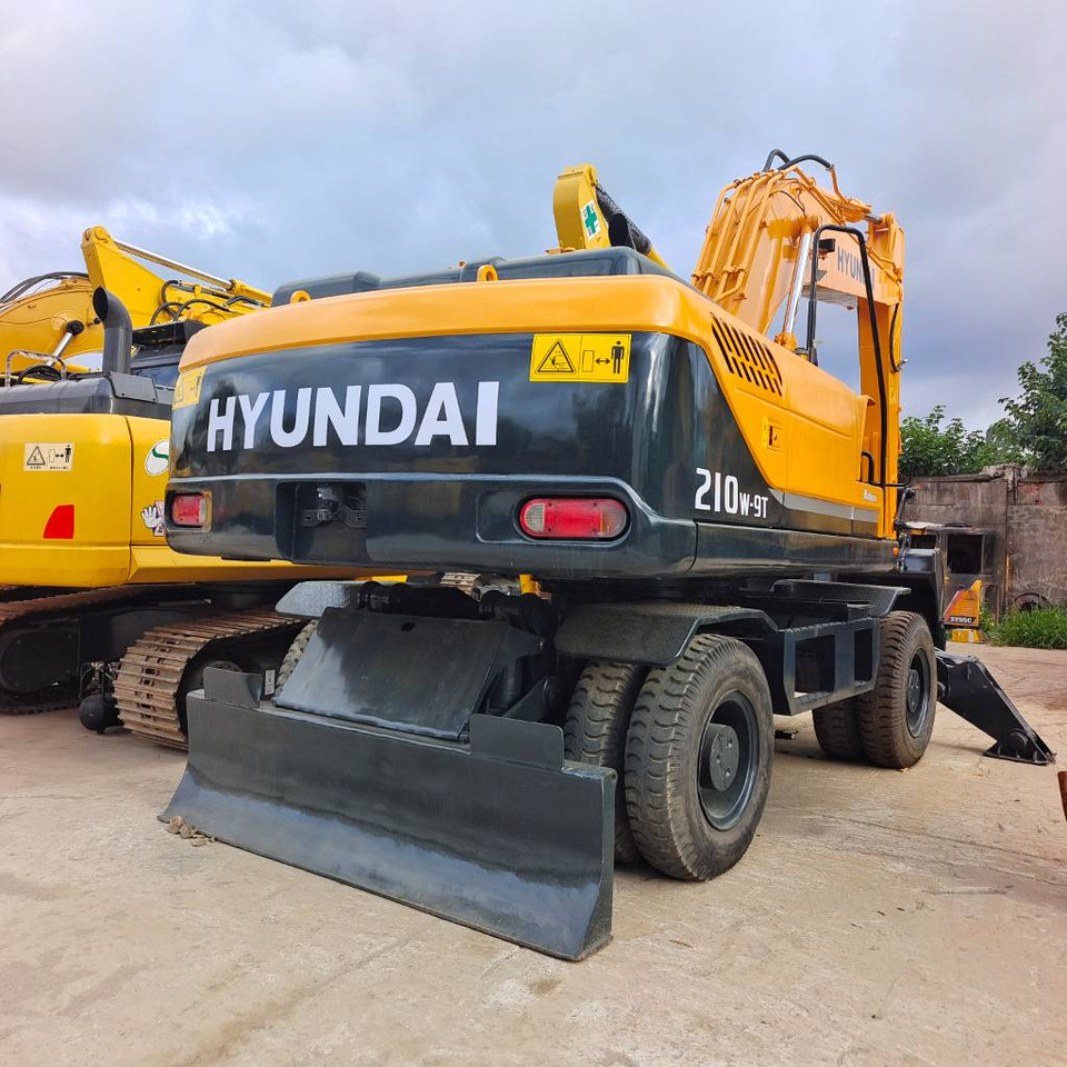 Hyundai 210W-9 - Grävmaskin på däck: bild 3 Hyundai 210W-9 - Grävmaskin på däck: bild 3