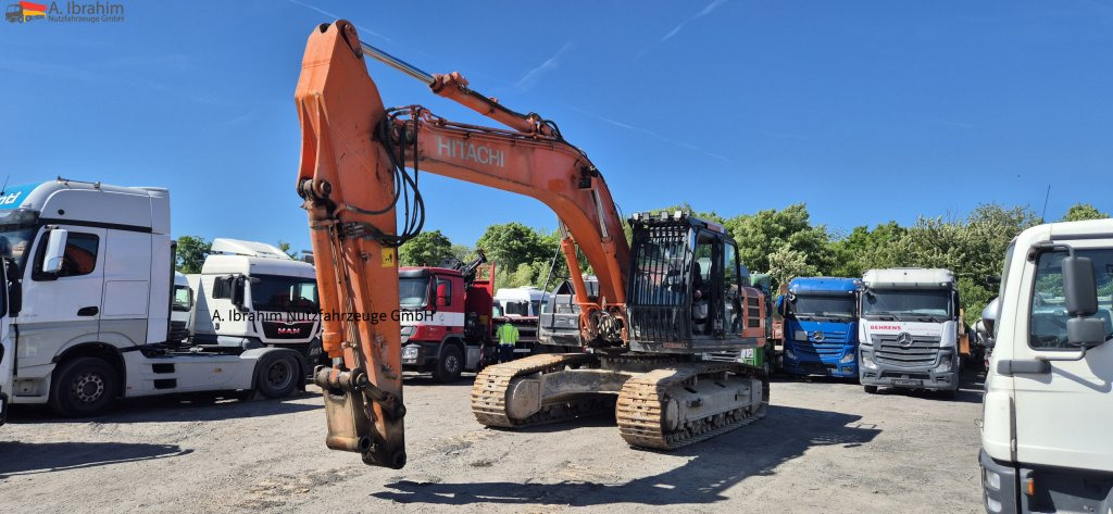 Hitachi ZX 300LCN-6 Schaden imHeckbereich, läuft aber !! 8125 h - Bandgrävare: bild 1 Hitachi ZX 300LCN-6 Schaden imHeckbereich, läuft aber !! 8125 h - Bandgrävare: bild 1