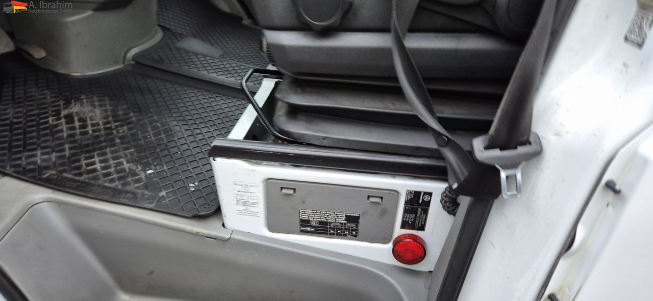 Mercedes-Benz Sprinter DB 319 CDI Automatik, Tempomat, ATM bei 290 tkm - Bärgningsbil: bild 4 Mercedes-Benz Sprinter DB 319 CDI Automatik, Tempomat, ATM bei 290 tkm - Bärgningsbil: bild 4