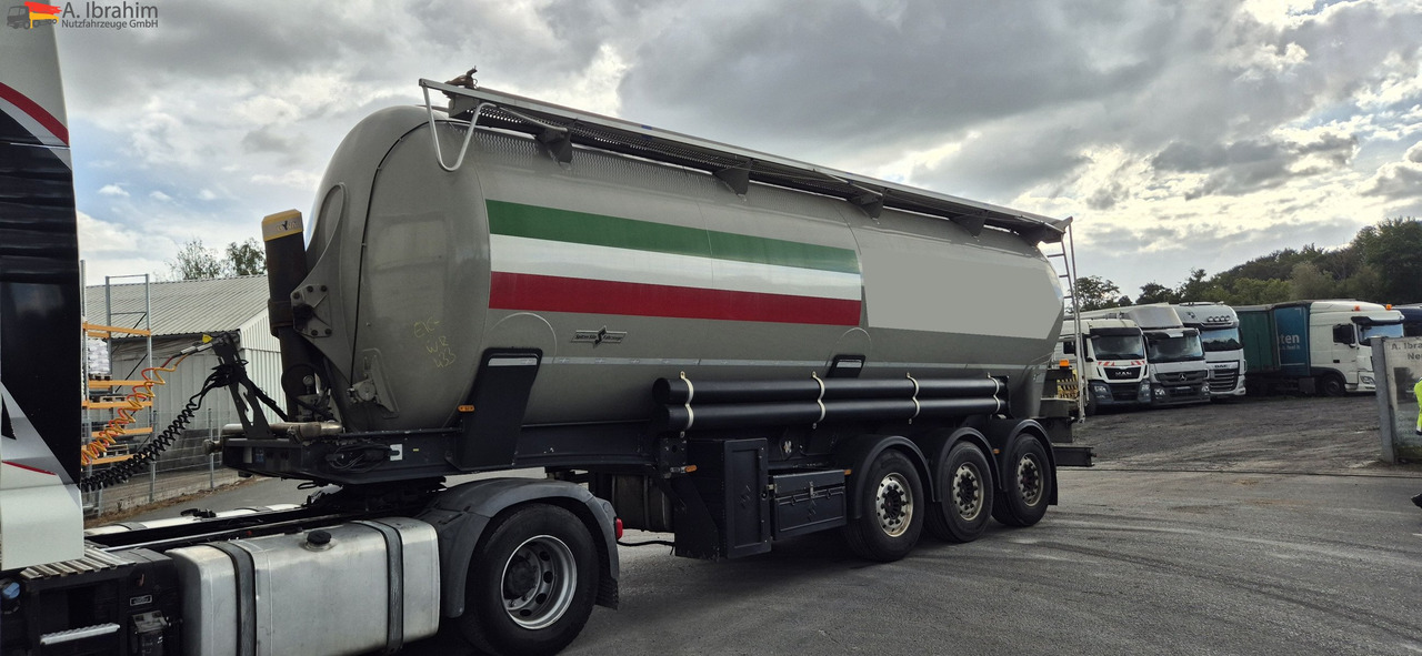 SPITZER SKL2745CAL leichter Anfahrschaden elektr. Pumpe - Bulktrailer: bild 1 SPITZER SKL2745CAL leichter Anfahrschaden elektr. Pumpe - Bulktrailer: bild 1