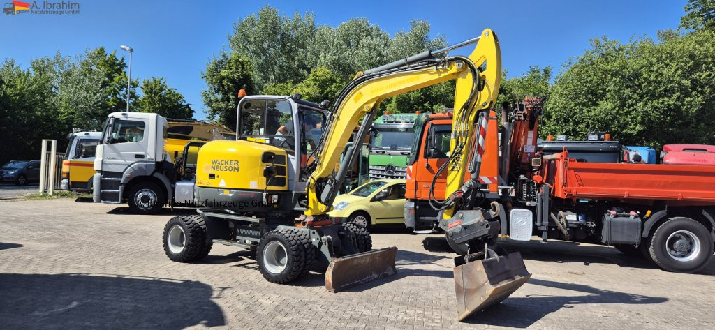 Wacker Neuson 6503 E05-07 hydr. Schnellwechsler mit Oilquick - Grävmaskin på däck: bild 1 Wacker Neuson 6503 E05-07 hydr. Schnellwechsler mit Oilquick - Grävmaskin på däck: bild 1