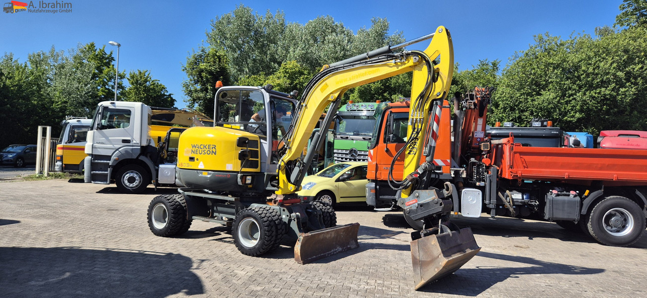 Wacker Neuson 6503 E05-07 schnellwechsler mit Oilquick | VERSTELLAUSLEGER | Klima | 2 Löffel - Grävmaskin på däck: bild 1 Wacker Neuson 6503 E05-07 schnellwechsler mit Oilquick | VERSTELLAUSLEGER | Klima | 2 Löffel - Grävmaskin på däck: bild 1