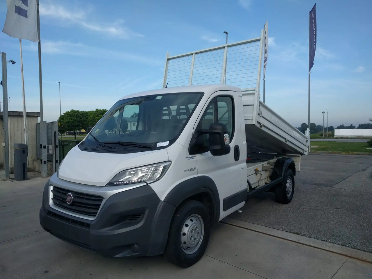 FIAT DUCATO RIBALTABILE - Transportbil med tippflak: bild 1 FIAT DUCATO RIBALTABILE - Transportbil med tippflak: bild 1