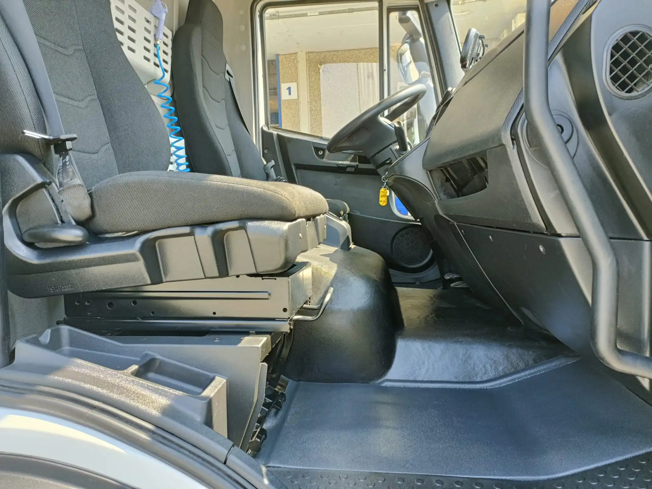 IVECO EUROCARGO 120E19P - Chassi lastbil: bild 2 IVECO EUROCARGO 120E19P - Chassi lastbil: bild 2