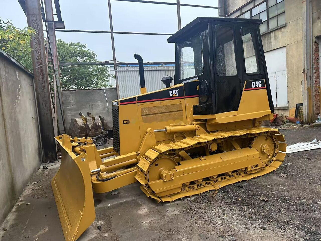 Caterpillar D4C - Bulldozer: bild 1 Caterpillar D4C - Bulldozer: bild 1