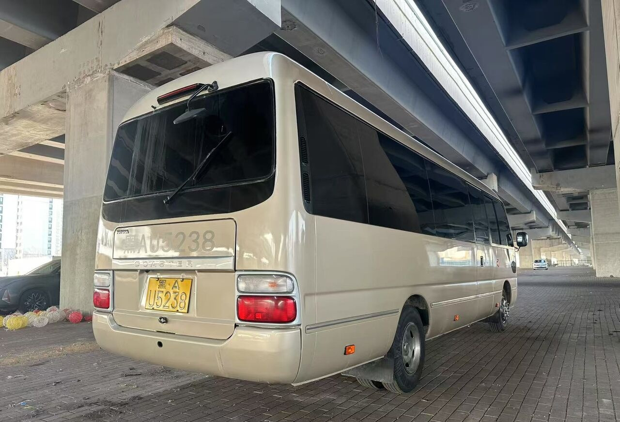 Toyota 1HZ - Förortsbuss: bild 2 Toyota 1HZ - Förortsbuss: bild 2