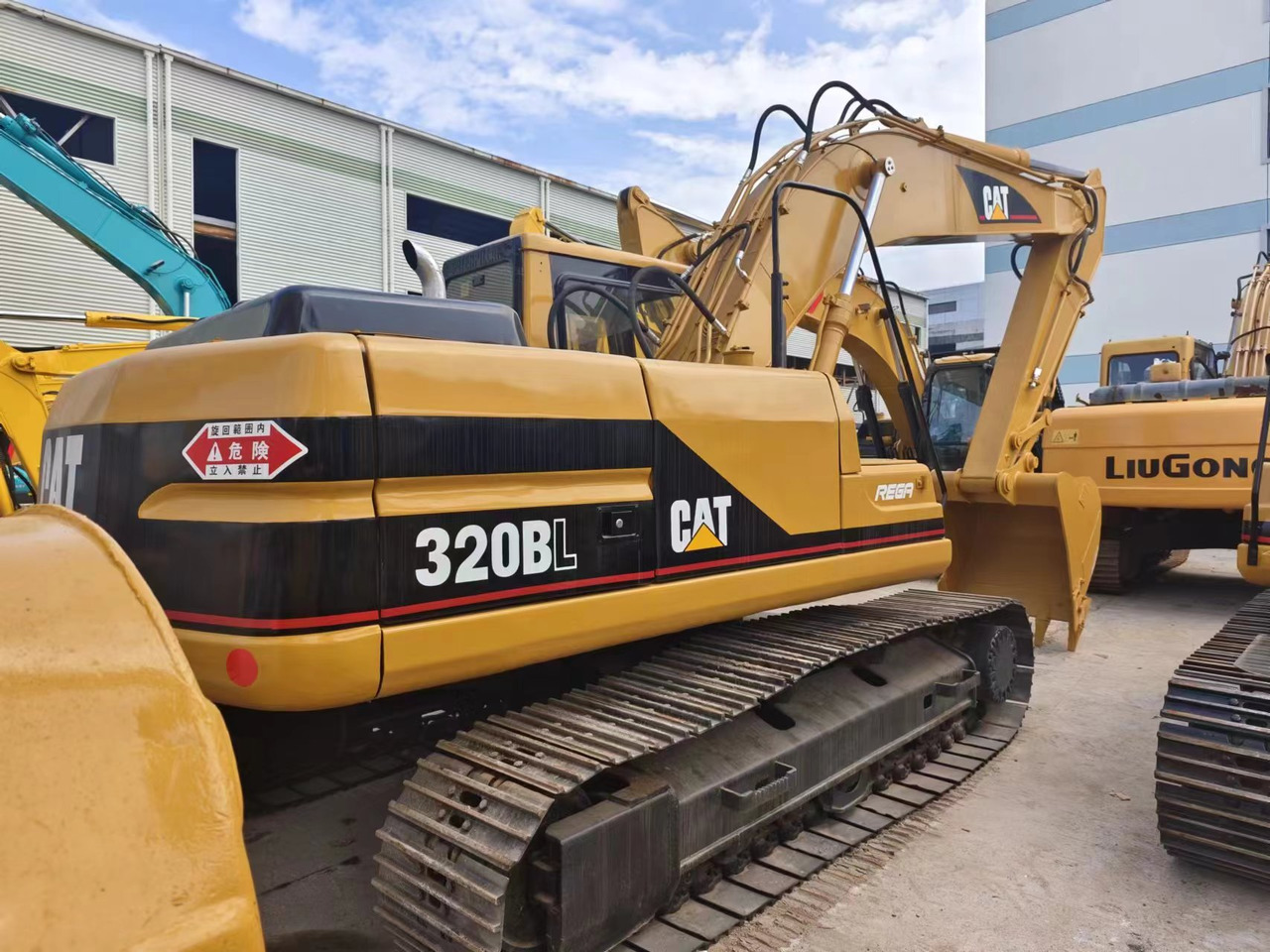 CATERPILLAR 320BL - Bandgrävare: bild 1 CATERPILLAR 320BL - Bandgrävare: bild 1