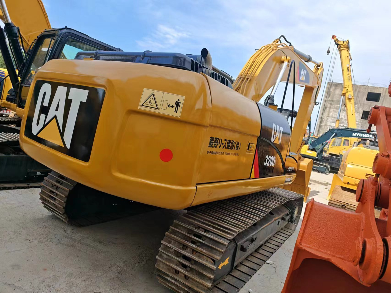 CATERPILLAR CAT 320D2 - Bandgrävare: bild 2 CATERPILLAR CAT 320D2 - Bandgrävare: bild 2