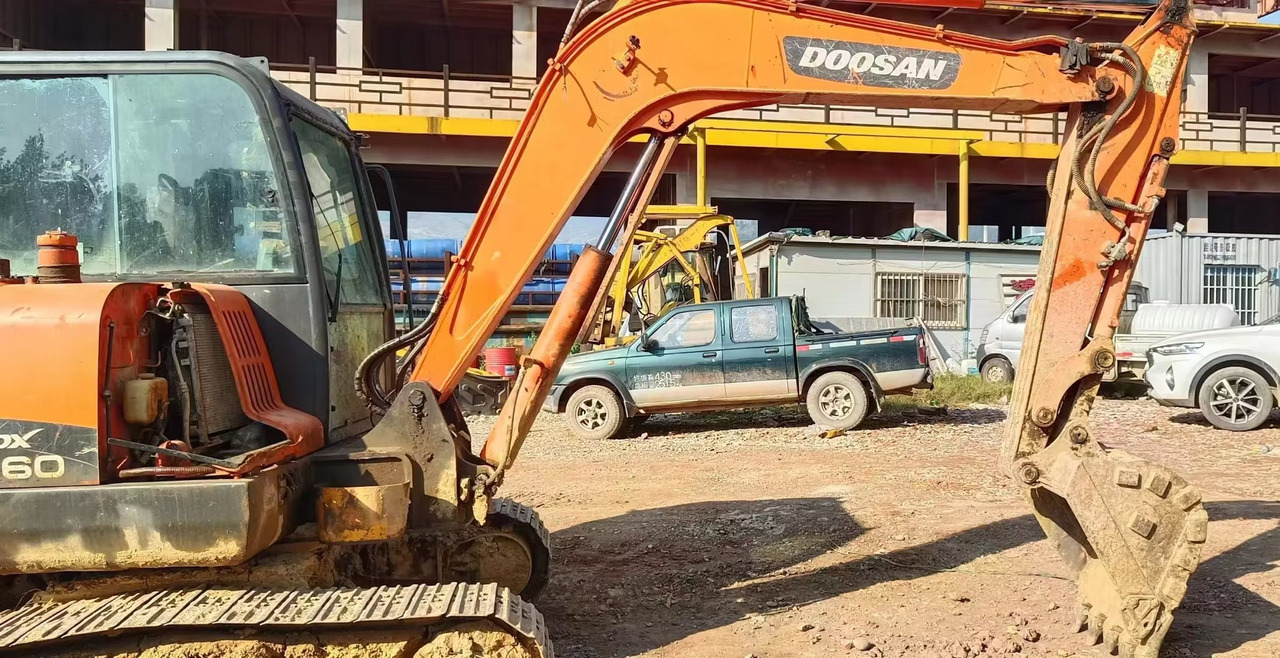 DOOSAN dx60 - Minigrävmaskin: bild 2 DOOSAN dx60 - Minigrävmaskin: bild 2