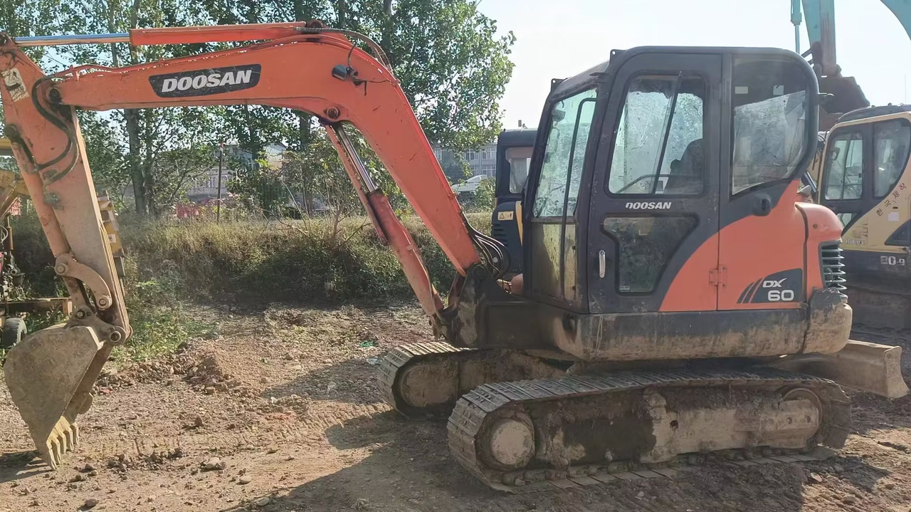 DOOSAN dx60 - Minigrävmaskin: bild 1 DOOSAN dx60 - Minigrävmaskin: bild 1