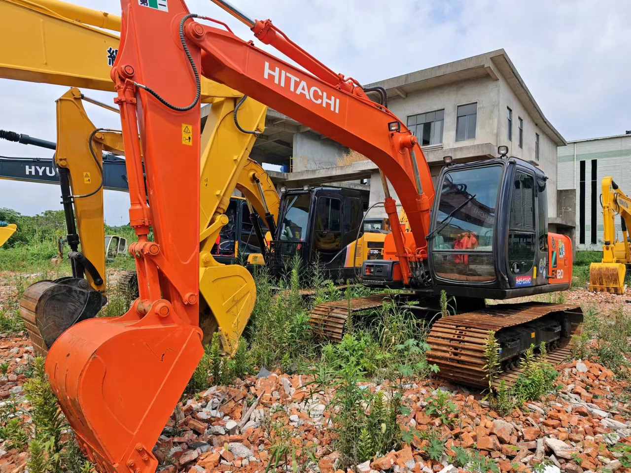 HITACHI EX120-5 - Bandgrävare: bild 1 HITACHI EX120-5 - Bandgrävare: bild 1