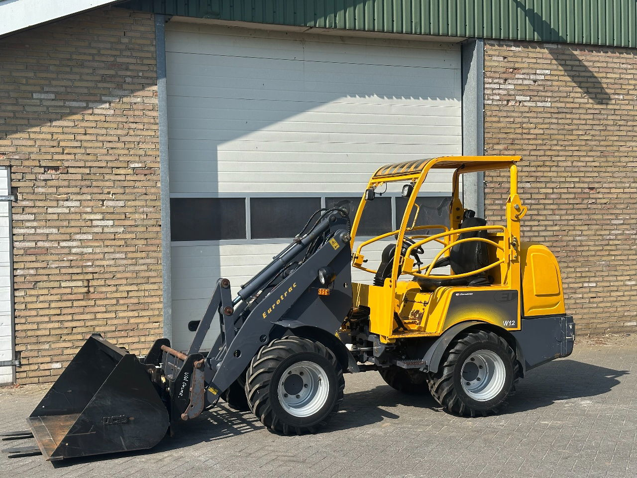 Eurotrac W12 - Hjullastare: bild 1 Eurotrac W12 - Hjullastare: bild 1