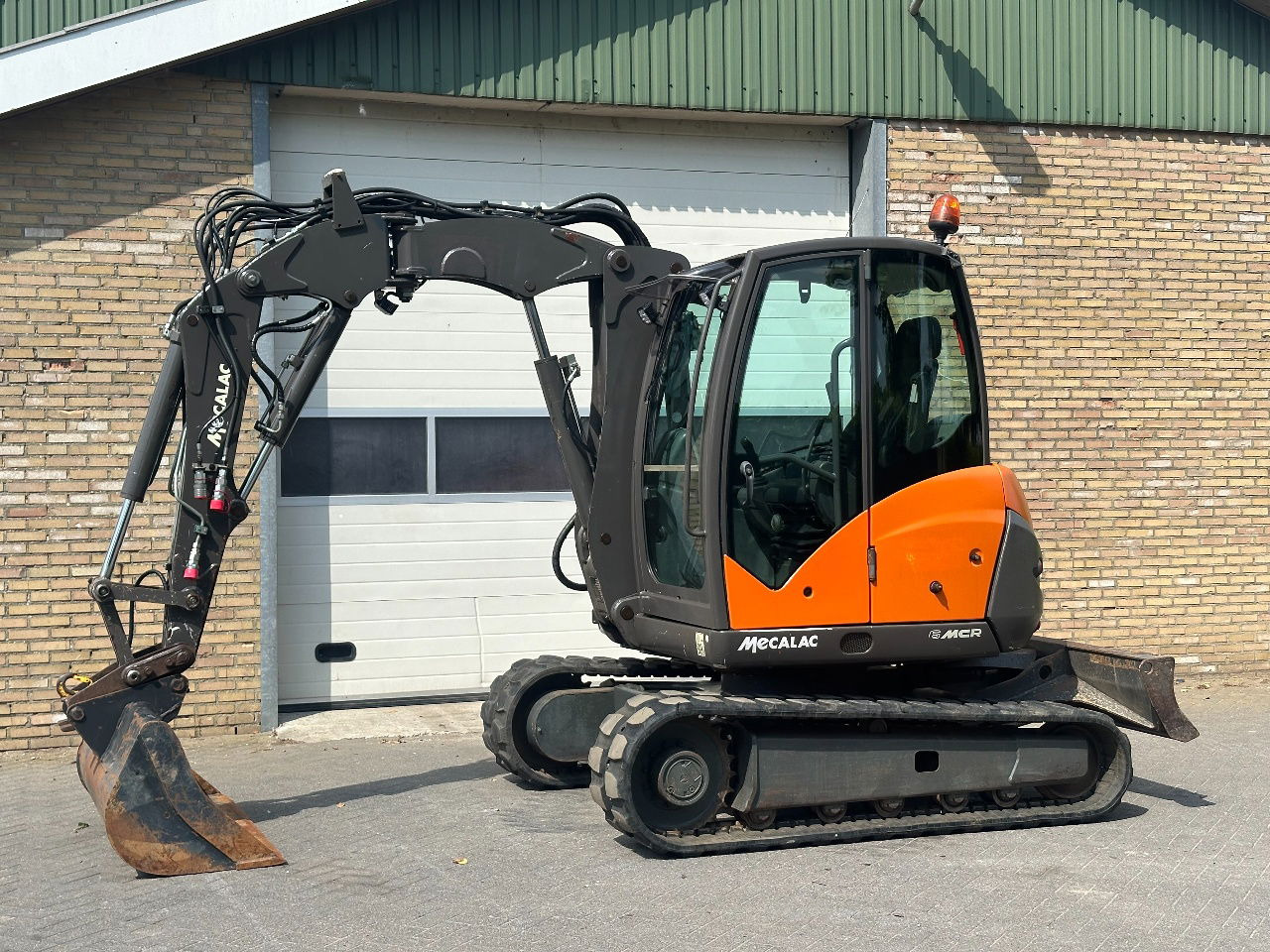 Mecalac 6MCR - Minigrävmaskin: bild 1 Mecalac 6MCR - Minigrävmaskin: bild 1