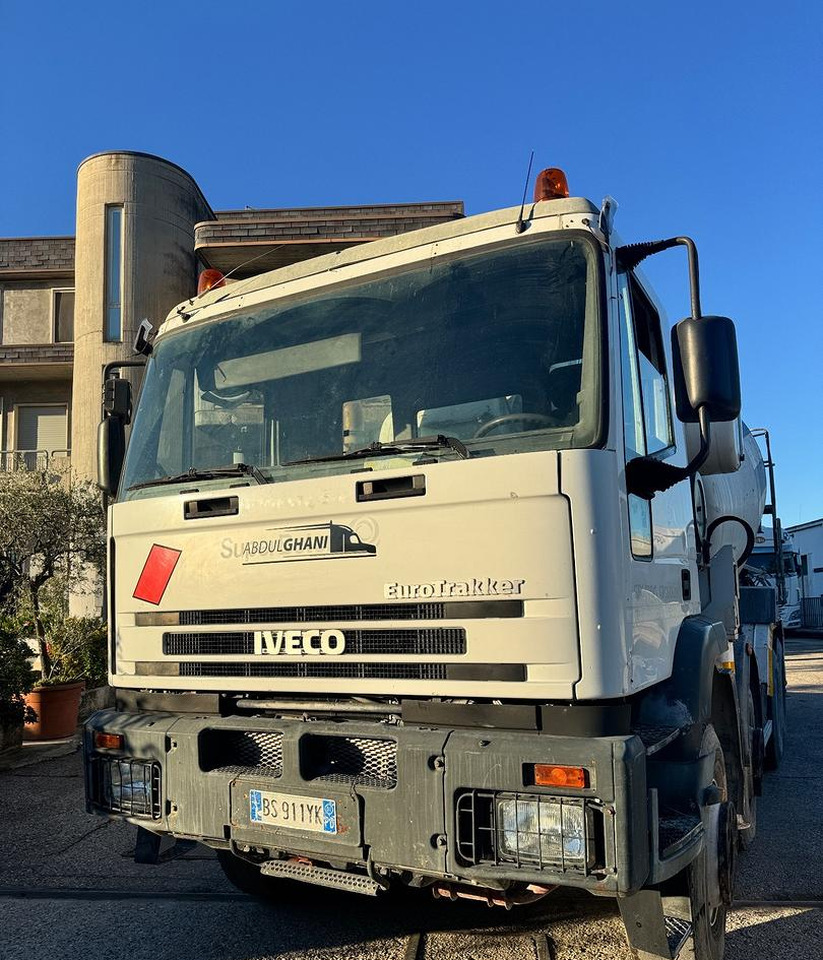 Betonpompa CIFA Iveco Trakker 410E44 - Betongpump: bild 2 Betonpompa CIFA Iveco Trakker 410E44 - Betongpump: bild 2