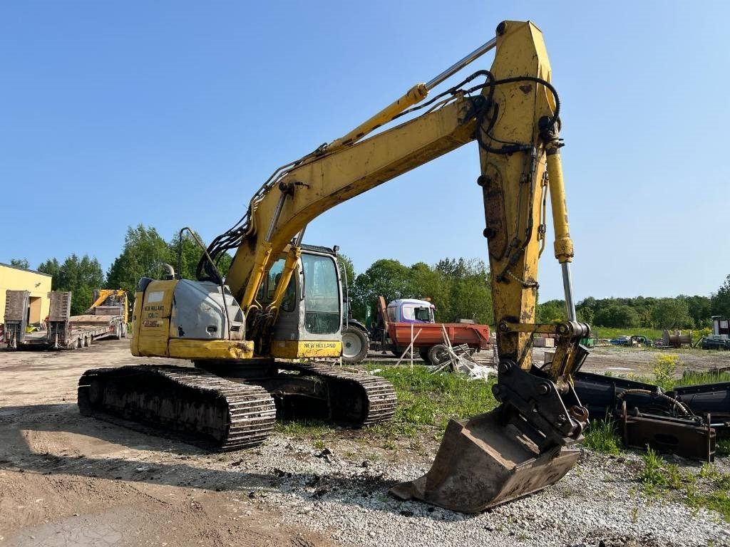 NEW HOLLAND KOBELCO E235BSRLC-2 - Bandgrävare: bild 2 NEW HOLLAND KOBELCO E235BSRLC-2 - Bandgrävare: bild 2