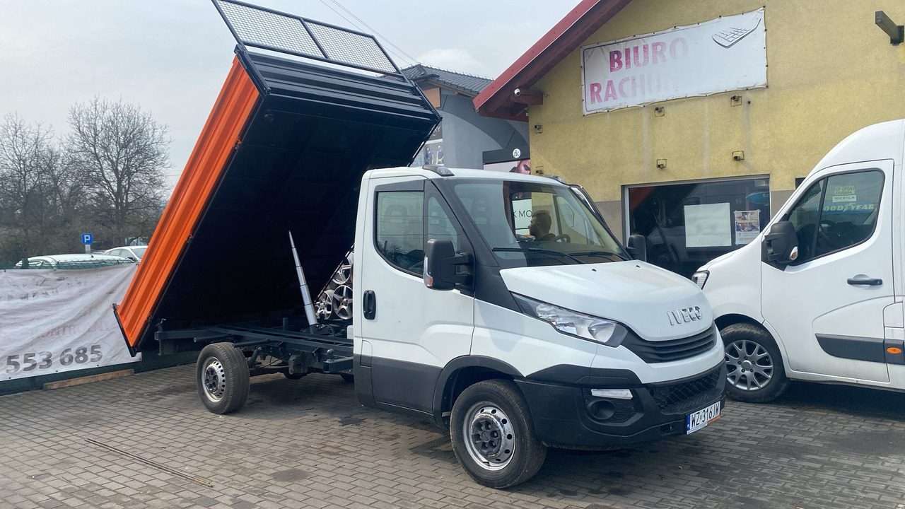 IVECO DAILY 35S13 WYWROTKA KIPER Z NAJAZDAMI NR 842 - Transportbil med tippflak: bild 1 IVECO DAILY 35S13 WYWROTKA KIPER Z NAJAZDAMI NR 842 - Transportbil med tippflak: bild 1