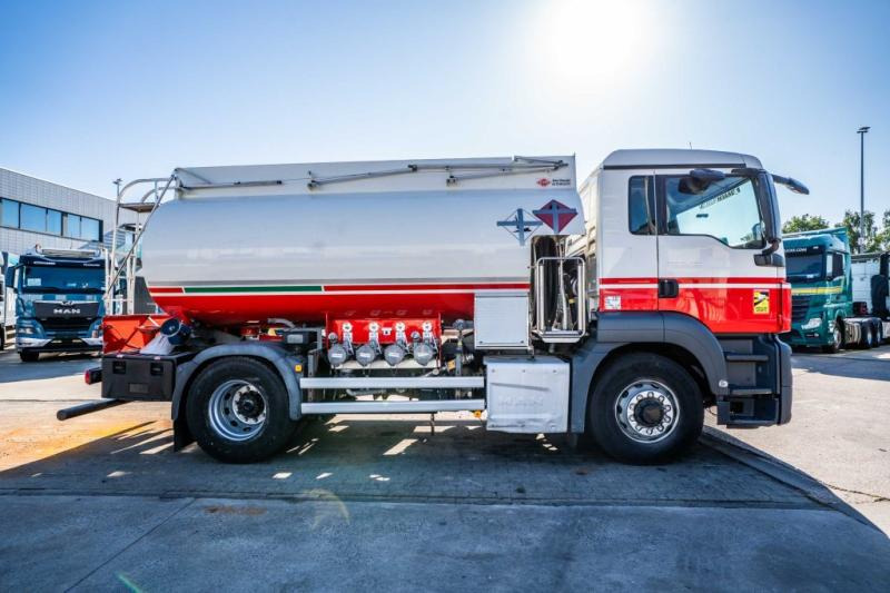 MAN TGS 18.400 4x4H +ALU CM 11.500L /4 COMP - Tankbil: bild 3 MAN TGS 18.400 4x4H +ALU CM 11.500L /4 COMP - Tankbil: bild 3