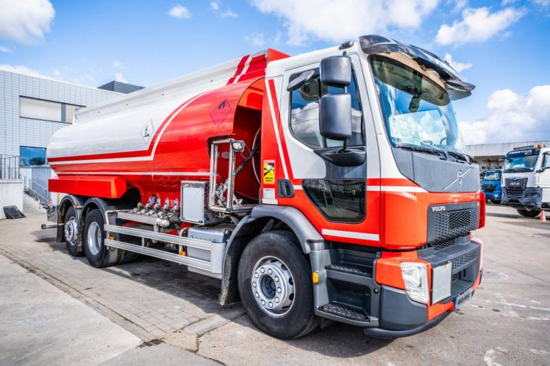 Volvo FE 320+MAGYAR 19.000L/5Comp. - Tankbil: bild 2 Volvo FE 320+MAGYAR 19.000L/5Comp. - Tankbil: bild 2