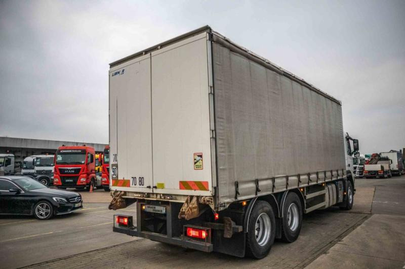 Volvo FM 330+10 pneus/tires-intarder - Kapellbil: bild 3 Volvo FM 330+10 pneus/tires-intarder - Kapellbil: bild 3
