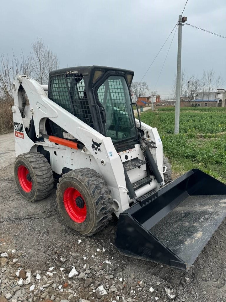 Bobcat S 300 - Kompaktlastare/ Slirstyrda lastare: bild 4 Bobcat S 300 - Kompaktlastare/ Slirstyrda lastare: bild 4