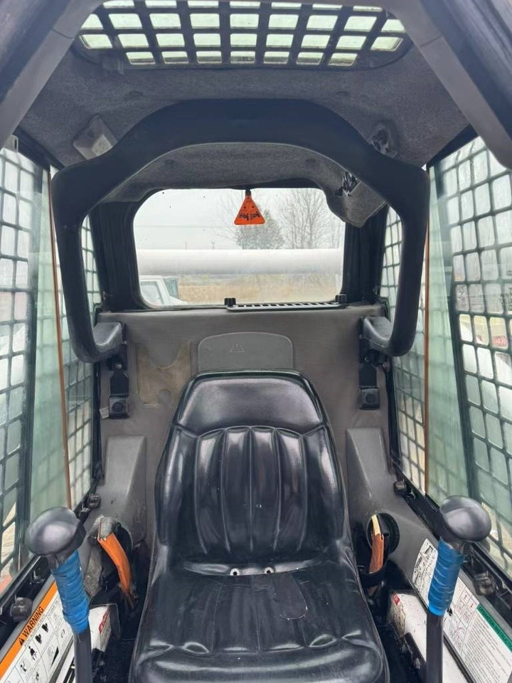 Bobcat S 300 - Kompaktlastare/ Slirstyrda lastare: bild 2 Bobcat S 300 - Kompaktlastare/ Slirstyrda lastare: bild 2