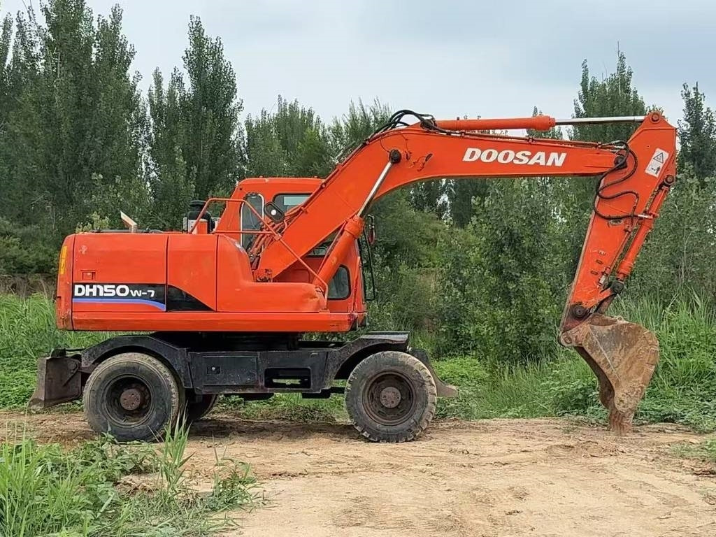 Doosan DH 150 W-7 - Grävmaskin på däck: bild 2 Doosan DH 150 W-7 - Grävmaskin på däck: bild 2