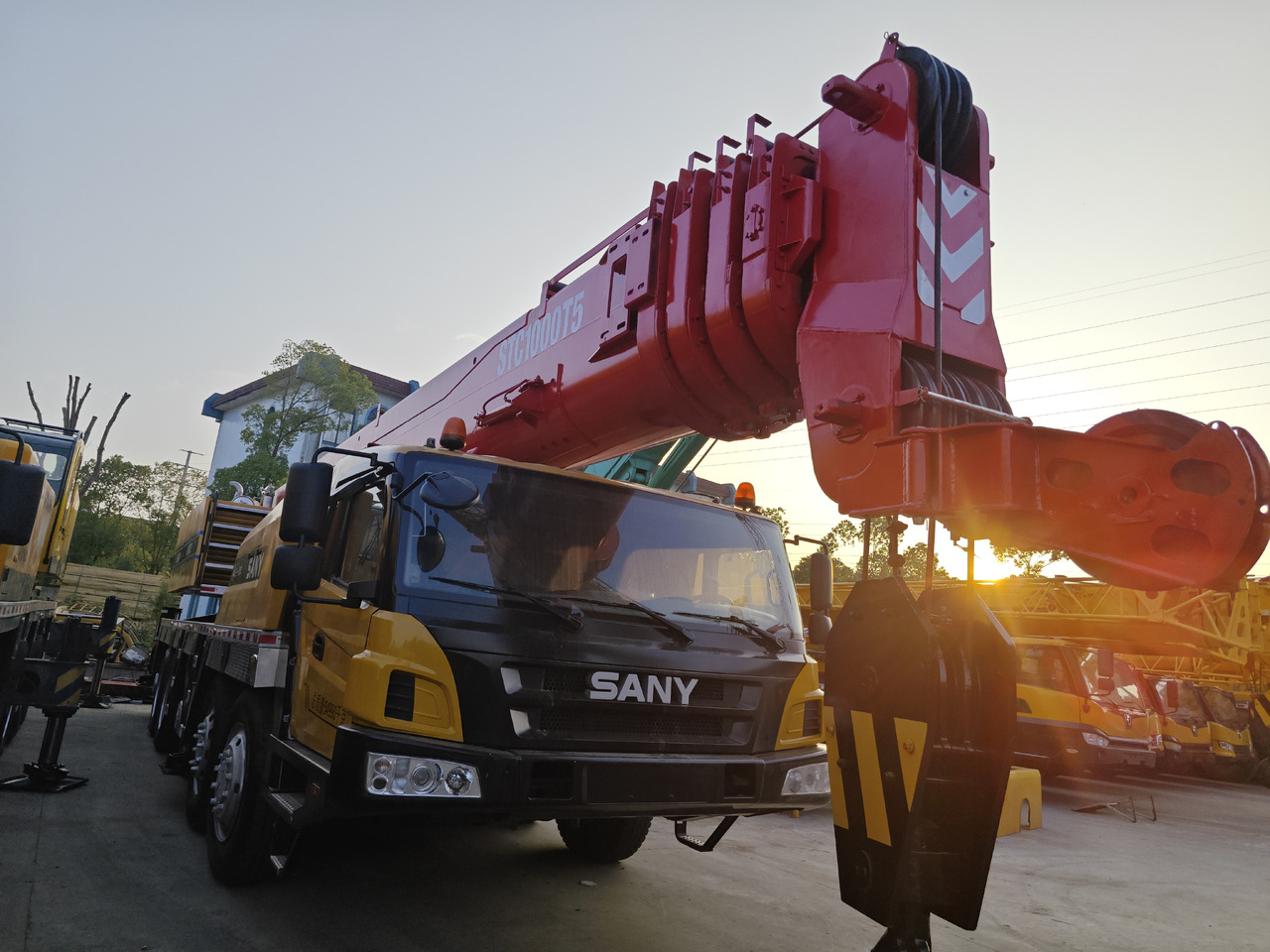 SANY STC1000 100TON TRUCK CRANE - Allterrängkran: bild 1 SANY STC1000 100TON TRUCK CRANE - Allterrängkran: bild 1