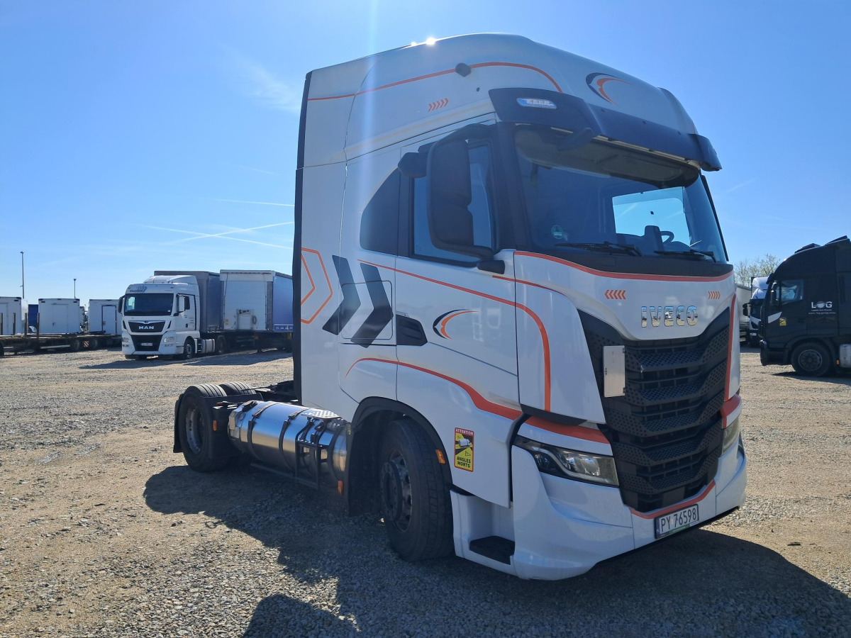 IVECO AS440ST/FP LT LNG CIĄGNIK SIODŁOWY - Dragbil: bild 1 IVECO AS440ST/FP LT LNG CIĄGNIK SIODŁOWY - Dragbil: bild 1