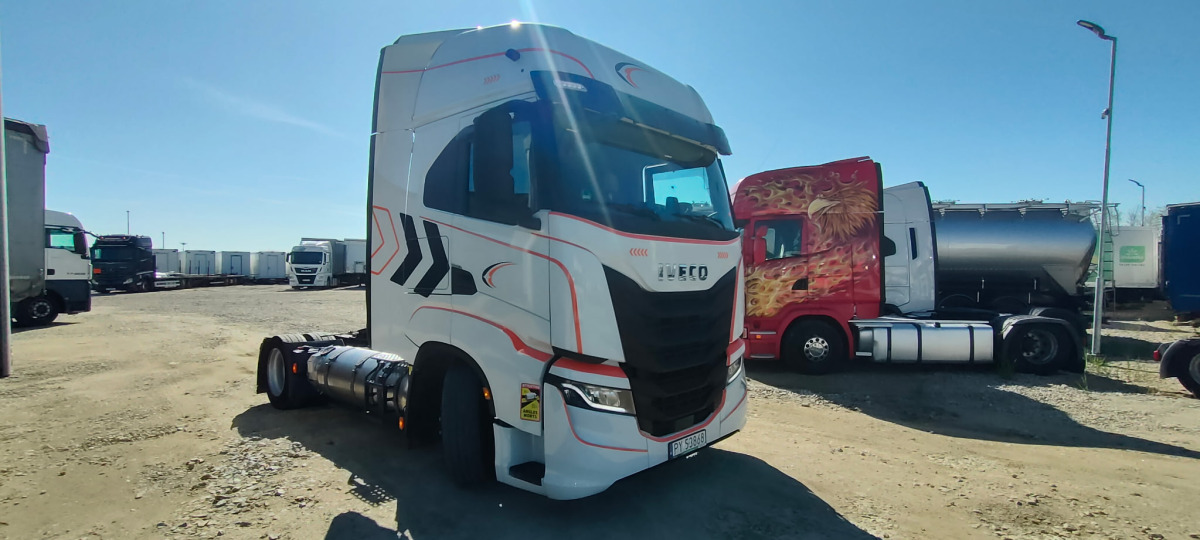IVECO AS440ST/FP LT LNG CIĄGNIK SIODŁOWY - Dragbil: bild 1 IVECO AS440ST/FP LT LNG CIĄGNIK SIODŁOWY - Dragbil: bild 1
