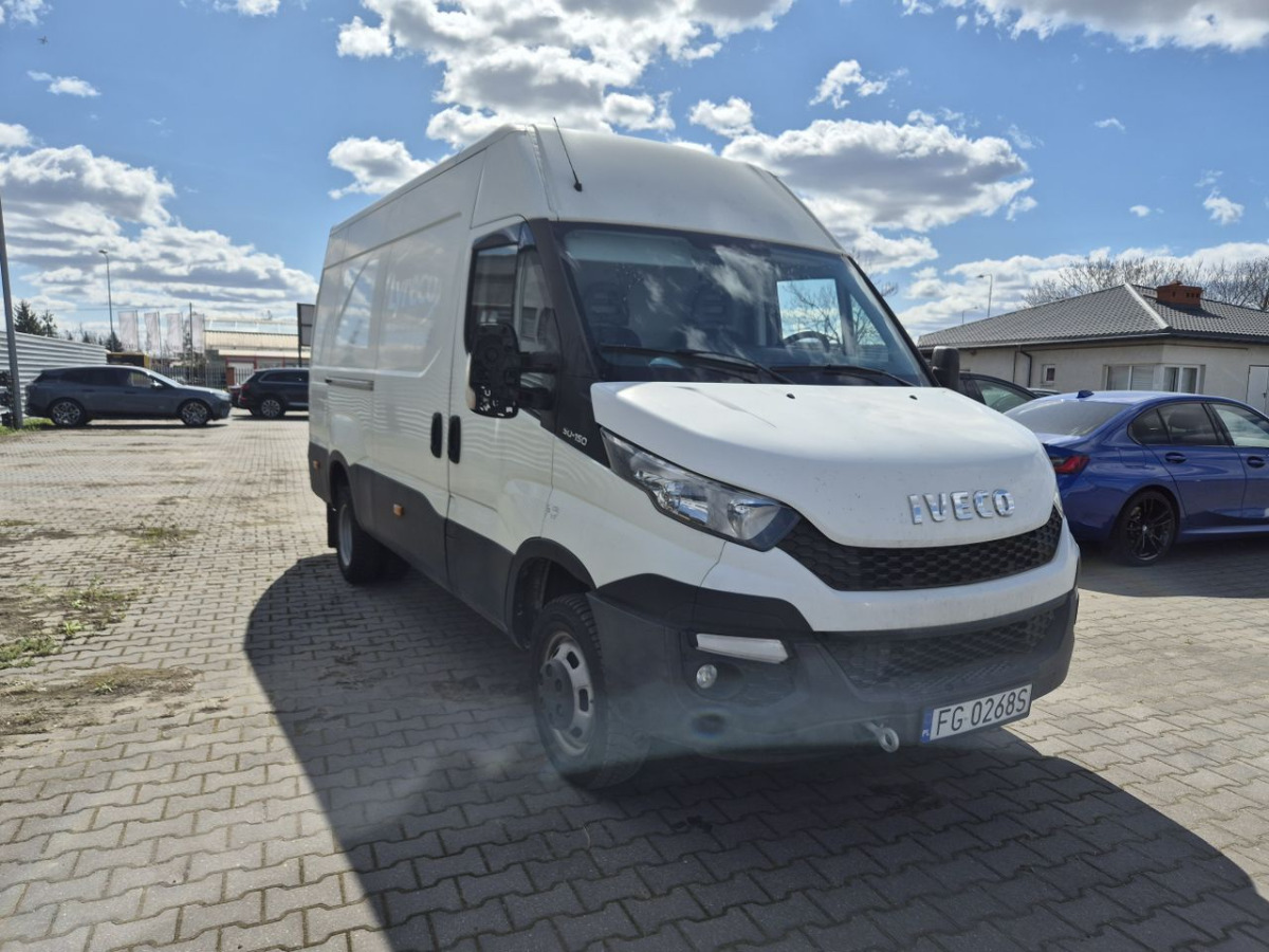 IVECO DAILY FURGON BLASZAK - Skåpbil: bild 1 IVECO DAILY FURGON BLASZAK - Skåpbil: bild 1