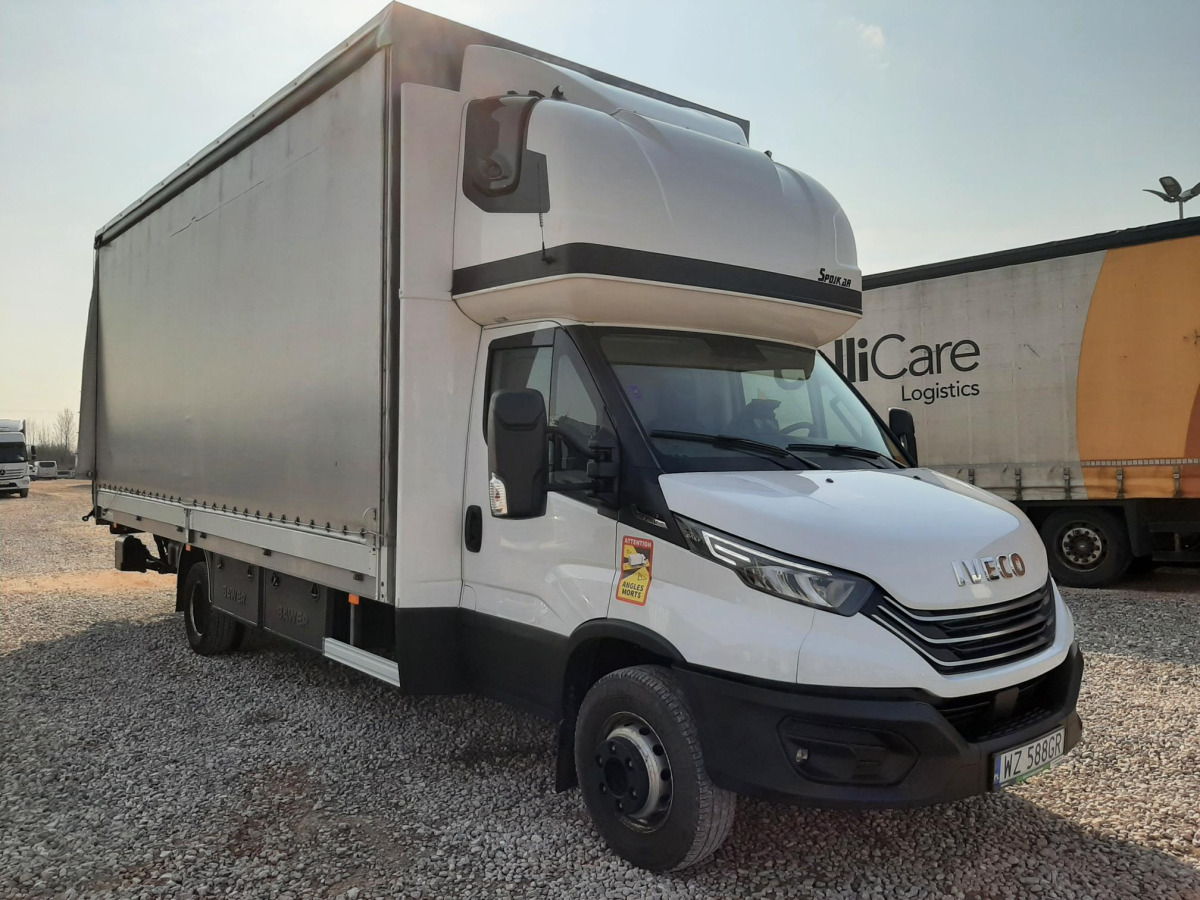 IVECO/JUSAM STANISŁAWJURKOWSKI 70C18/JU06 PLANDEKA Z WINDĄ - Transportbil med kapell: bild 1 IVECO/JUSAM STANISŁAWJURKOWSKI 70C18/JU06 PLANDEKA Z WINDĄ - Transportbil med kapell: bild 1