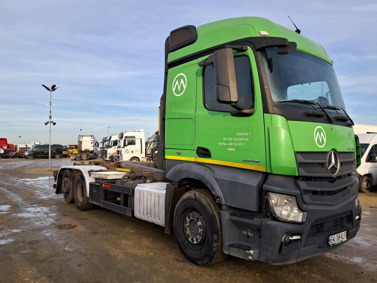 MERCEDES BENZ ACTROS HAKOWIEC - Lastväxlare lastbil: bild 1 MERCEDES BENZ ACTROS HAKOWIEC - Lastväxlare lastbil: bild 1