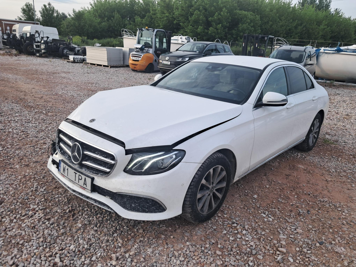 MERCEDES BENZ E 220 D 4MATIC SEDAN - Sedan: bild 3 MERCEDES BENZ E 220 D 4MATIC SEDAN - Sedan: bild 3