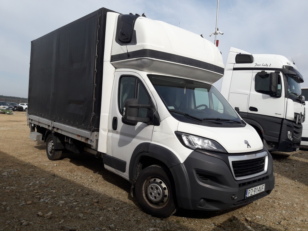 PEUGEOT BOXER PLANDEKA - Transportbil med kapell: bild 1 PEUGEOT BOXER PLANDEKA - Transportbil med kapell: bild 1