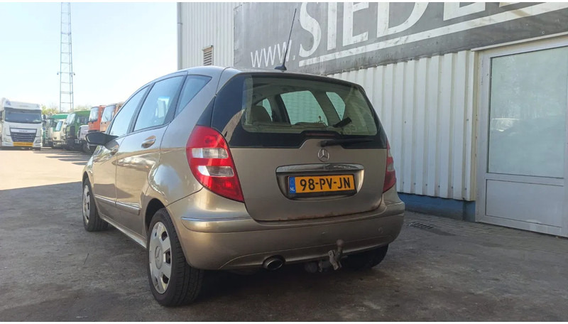 Mercedes-Benz A-Klasse 170 , Airco , leder , distrbute ketting maakt lawaai - Hatchback/ Halvkombi: bild 5 Mercedes-Benz A-Klasse 170 , Airco , leder , distrbute ketting maakt lawaai - Hatchback/ Halvkombi: bild 5