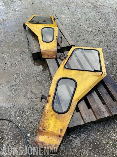 1900 Dører og vindu til Mf og Ford traktor - Traktor: bild 4 1900 Dører og vindu til Mf og Ford traktor - Traktor: bild 4