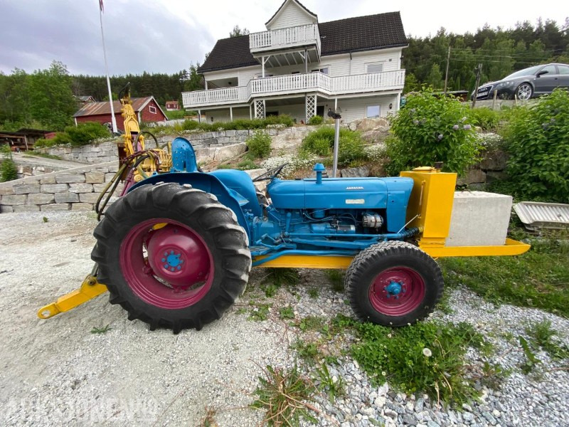 1963 Fordson Superdexta, H-J3 Hydraulic excavator - Traktor: bild 5 1963 Fordson Superdexta, H-J3 Hydraulic excavator - Traktor: bild 5