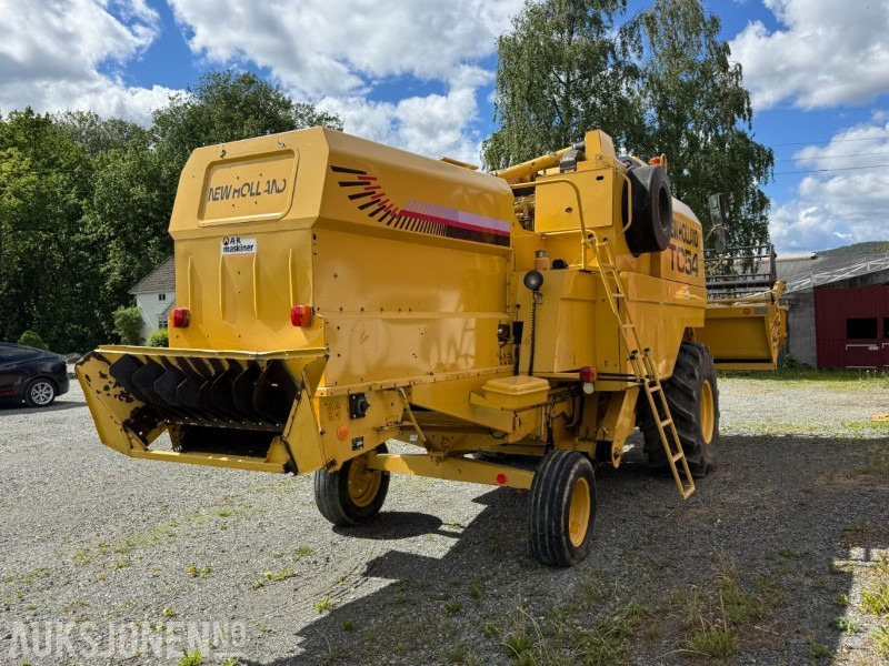 2000 New Holland TC 54 skurtresker / 12 fot skjærebord / spill indikator / 1850 timer - Skördetröska: bild 5 2000 New Holland TC 54 skurtresker / 12 fot skjærebord / spill indikator / 1850 timer - Skördetröska: bild 5