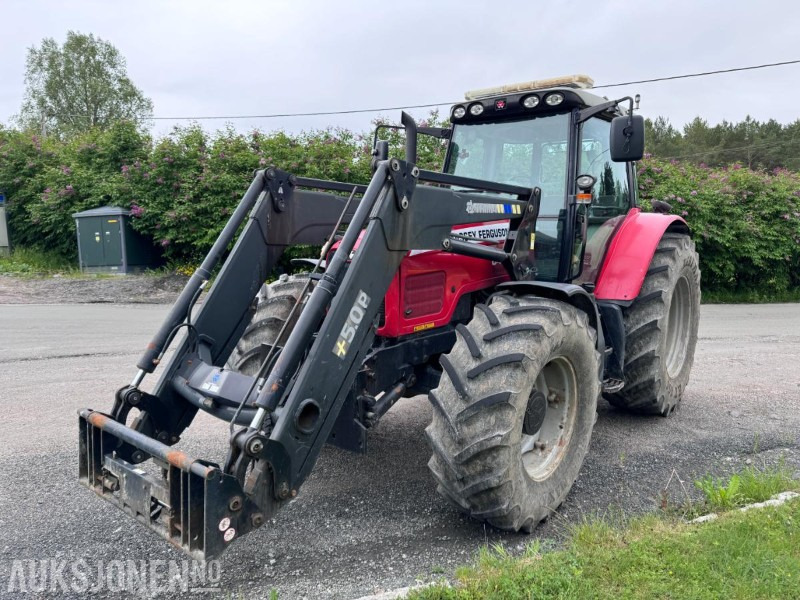 2004 Massey Ferguson 6480 Dynashift - Frontlaster med hydraulisk redskapslås - Fronthydraulikk - 40 km - Fjærende hytte - tredje funksjon - Traktor: bild 1 2004 Massey Ferguson 6480 Dynashift - Frontlaster med hydraulisk redskapslås - Fronthydraulikk - 40 km - Fjærende hytte - tredje funksjon - Traktor: bild 1