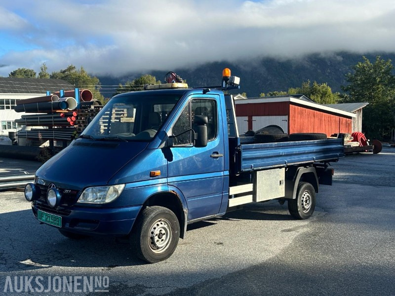 2004 Mercedes-Benz 313 CDI SPRINTER 2.1-129 D - 4X4 - Kran - Tippkasse - 173782 km - Transportbil med flak: bild 1 2004 Mercedes-Benz 313 CDI SPRINTER 2.1-129 D - 4X4 - Kran - Tippkasse - 173782 km - Transportbil med flak: bild 1
