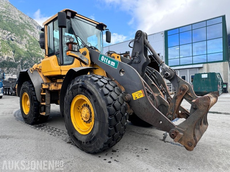 2009 Volvo L90F Hjullaster - Spakstyring - 2,3 m3 grusskuffe - Vekt - Sentralsmøring - Hjullastare: bild 3 2009 Volvo L90F Hjullaster - Spakstyring - 2,3 m3 grusskuffe - Vekt - Sentralsmøring - Hjullastare: bild 3
