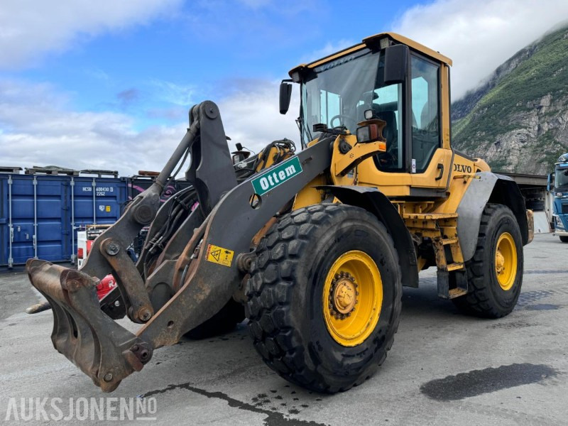 2009 Volvo L90F Hjullaster - Spakstyring - 2,3 m3 grusskuffe - Vekt - Sentralsmøring - Hjullastare: bild 1 2009 Volvo L90F Hjullaster - Spakstyring - 2,3 m3 grusskuffe - Vekt - Sentralsmøring - Hjullastare: bild 1