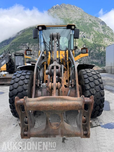 2009 Volvo L90F Hjullaster - Spakstyring - 2,3 m3 grusskuffe - Vekt - Sentralsmøring - Hjullastare: bild 2 2009 Volvo L90F Hjullaster - Spakstyring - 2,3 m3 grusskuffe - Vekt - Sentralsmøring - Hjullastare: bild 2
