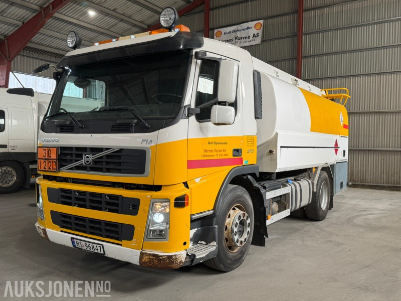 2010 Volvo FM 370 tankbil med 12000 liters tank - Tankbil: bild 1 2010 Volvo FM 370 tankbil med 12000 liters tank - Tankbil: bild 1