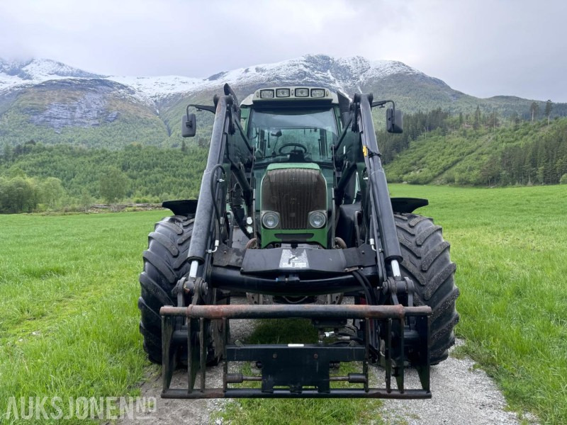 2011 Fendt 718 Vario - Frontlaster - Front hydraulikk - PTO foran - 50 km/t - Traktor: bild 2 2011 Fendt 718 Vario - Frontlaster - Front hydraulikk - PTO foran - 50 km/t - Traktor: bild 2