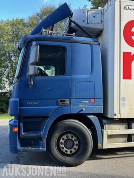 2012 Mercedes-Benz ACTROS skapbil/thermo med frys - Bilen har full service historikk - 573000 km. - Lastbil med skåp: bild 4 2012 Mercedes-Benz ACTROS skapbil/thermo med frys - Bilen har full service historikk - 573000 km. - Lastbil med skåp: bild 4