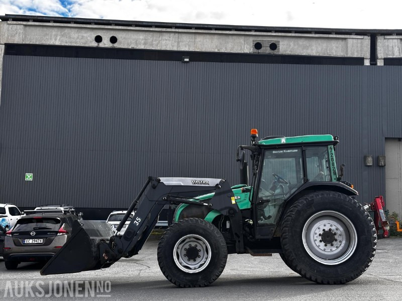 2012 Valtra 8670 med Ålö Valtra 35 Euro/SMS 3rd ESD frontlaster - Traktor: bild 2 2012 Valtra 8670 med Ålö Valtra 35 Euro/SMS 3rd ESD frontlaster - Traktor: bild 2